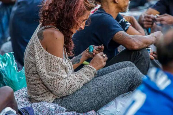 Pesquisa aponta que 18,7% dos brasileiros já experimentaram drogas ilícitas e consumo cresce entre mulheres