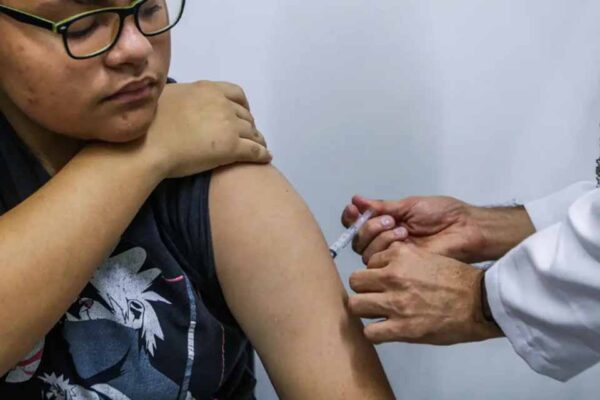 Vacinação contra HPV para jovens de 15 a 19 anos é prorrogada até junho de 2026