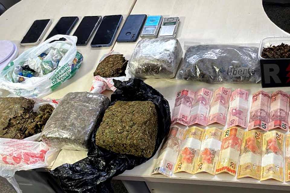 <div style="
                font-size: 18px;
                font-weight: bold;
                color: #0073aa;
                margin-bottom: 5px;
                text-transform: uppercase;
            ">APREENSÃO DE DROGAS</div>Polícia Militar apreende mais de 3 kg de drogas e conduz suspeitos por tráfico em Ji-Paraná