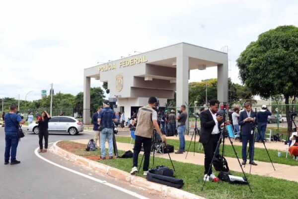 Imprensa internacional destaca condenação de Jair Bolsonaro pelo STF três anos após atos de 8 de janeiro