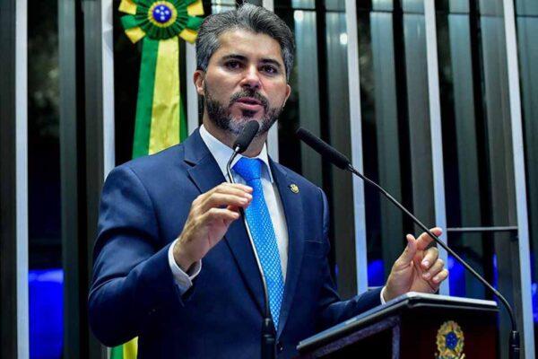 Senador bolsonarista lidera repasses de emendas: “O orçamento é do Brasil”