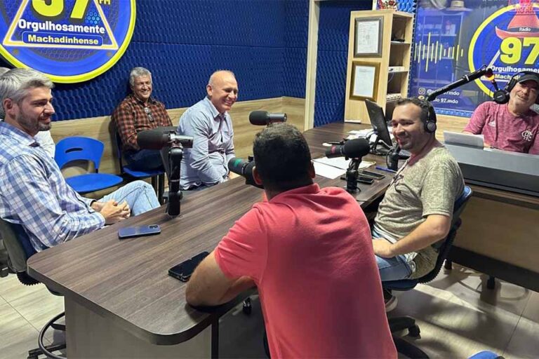 Ezequiel Neiva destaca novos investimentos na educação de Machadinho do Oeste em entrevista