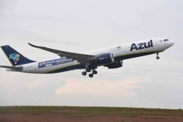 Azul Linhas Aéreas é condenada a indenizar passageiro por atraso de voo em Rondônia