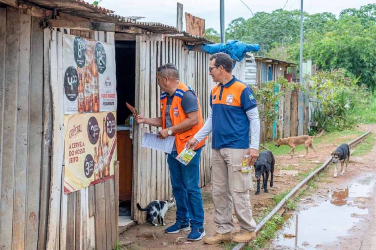 Ação preventiva da Defesa Civil orienta comunidades sobre riscos no Inverno Amazônico