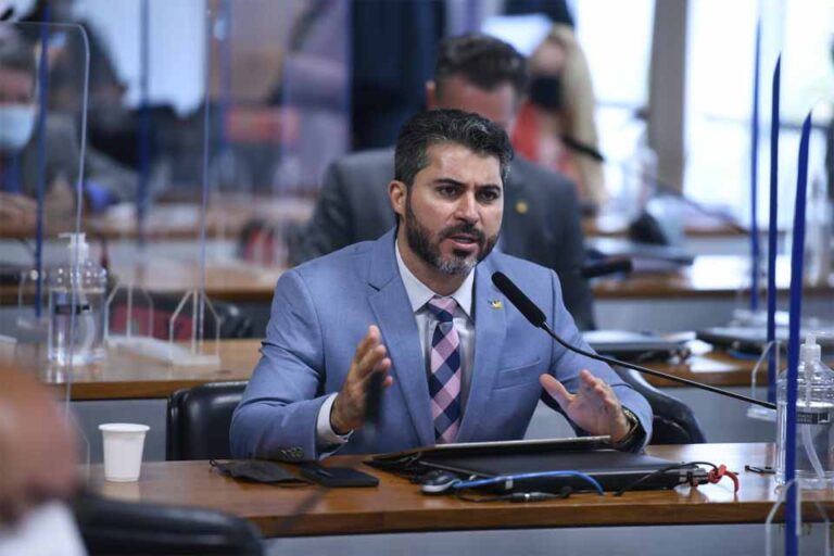 Marcos Rogério questiona diferença entre protestos e terrorismo em postagem sobre 8 de janeiro