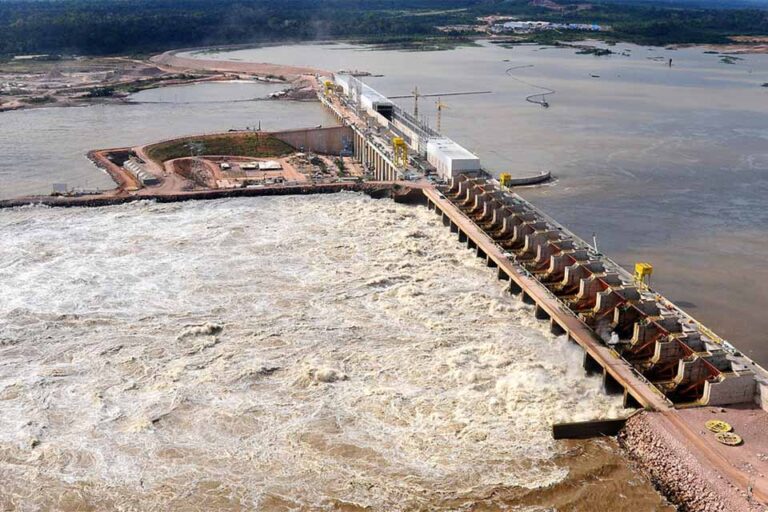 Justiça de Rondônia determina indenização parcial em ação envolvendo hidrelétricas no Rio Madeira