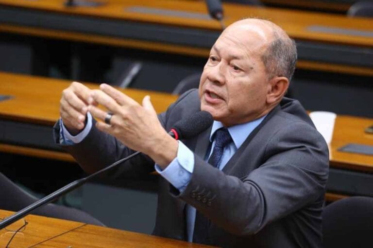 "Lula não vai porque não foi convidado, ponto!", diz deputado de Rondônia sobre posse de Trump