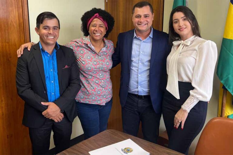 Sílvia Cristina recebe prefeitos e lideranças para discutir investimentos e projetos para Rondônia