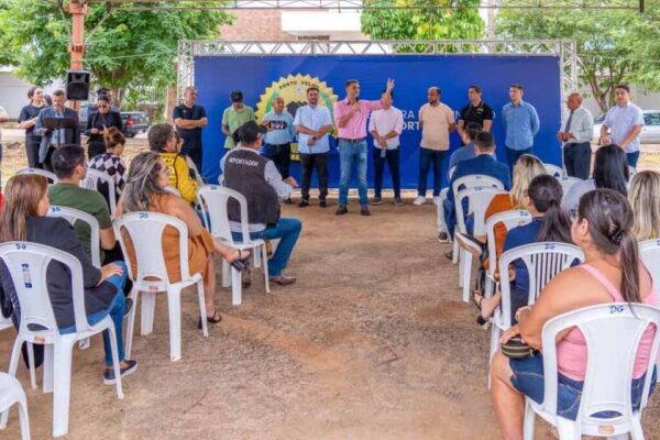 Prefeito Léo Moraes autoriza início da construção de quadra de grama sintética em Porto Velho