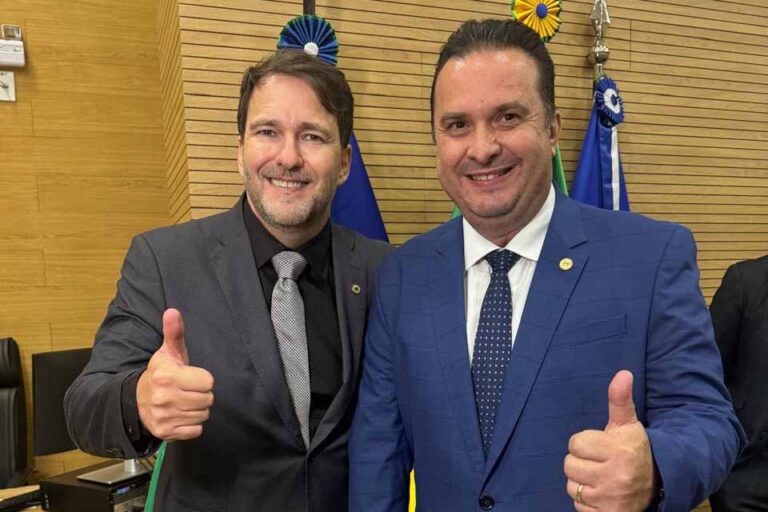 Dr. Luís do Hospital cumprimenta Alex Redano pela reeleição à Presidência da ALE
