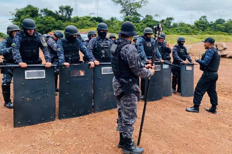 Policiais da Força Tática treinam para o carnaval com técnicas de "Choque Ligeiro"