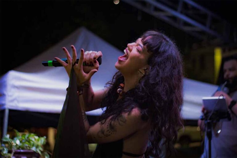 Mulheres da Beira: uma celebração da arte e força feminina da Amazônia
