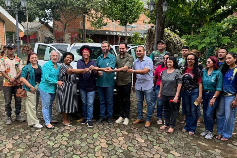 Deputada Sílvia Cristina entrega veículo para fortalecer ações de associação em Porto Velho