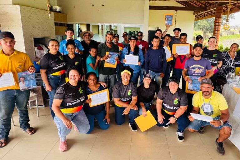 Com R$ 5 milhões destinados, Sílvia Cristina participa da entrega de certificados para operadores de máquinas agrícolas em Ji-Paraná