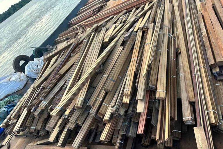 Ibama doa madeira para melhorar a infraestrutura em comunidades rurais de Porto Velho