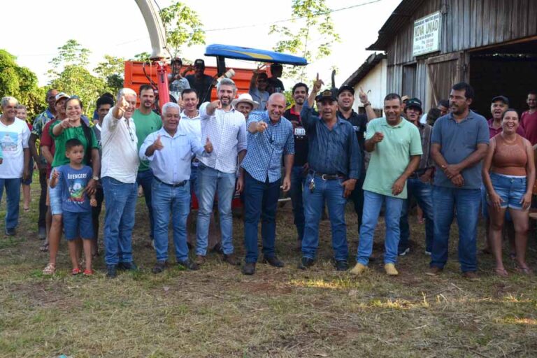 Fortalecimento da agricultura familiar em Machadinho do Oeste: Deputado Ezequiel Neiva realiza entrega de equipamento para produtores locais