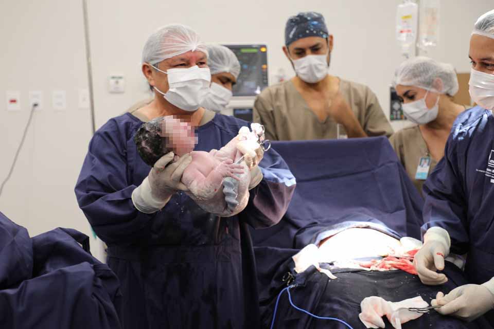 Primeira bebê nascida no Hospital Regional Dr. Júlio Pérez Marca início de nova era para a saúde em Guajará-Mirim