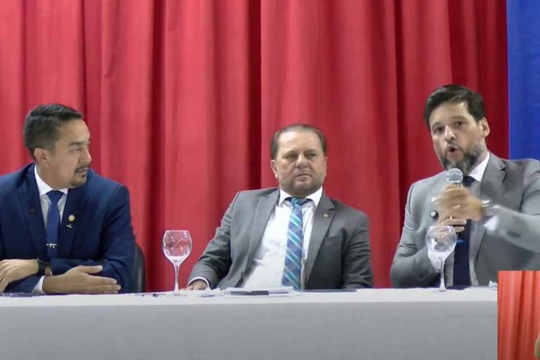 Desavença entre Rodrigo Camargo e Eyder Brasil marca sessão em Cacoal; deputado abandonou o recinto