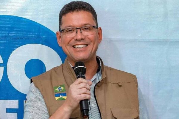 Governador Marcos Rocha anuncia reajuste salarial para professores e técnicos da rede estadual em Rondônia