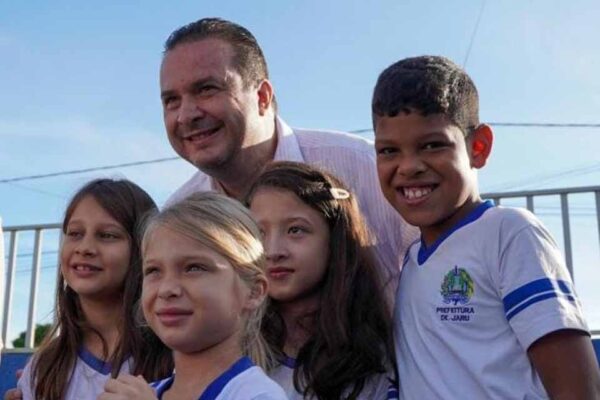 Deputado Dr. Luís do Hospital Participa de Evento Cívico em Escola de Jaru