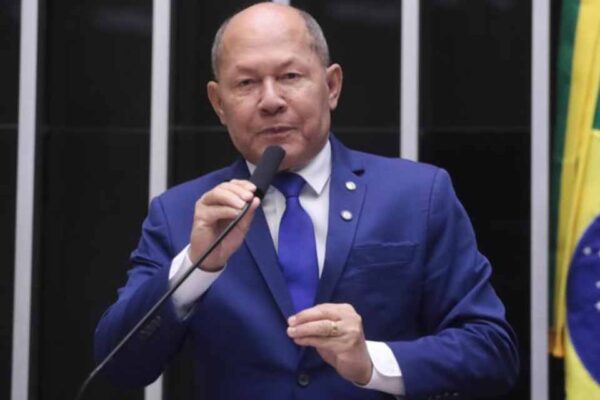 Deputado de Rondônia fala sobre afastamento do presidente do INSS por fraude bilionária: “Governo louco, governo ladrão”