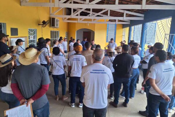Mutirão de regularização fundiária é retomado no Bairro Costa e Silva, em Porto Velho