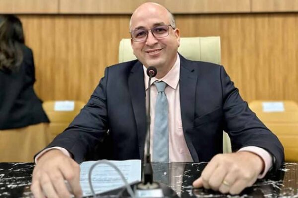 Vereador Gedeão do Edwilson Negreiros solicita tapa-buracos em cruzamento movimentado do Bairro Eldorado