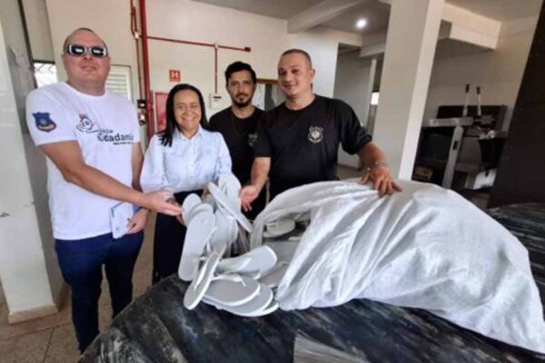 Governo de Rondônia Realiza Entrega de Chinelos à Comunidade Ribeirinha com o Apoio de Reeducandos