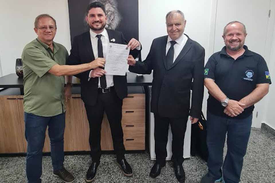 <div style="
                font-size: 18px;
                font-weight: bold;
                color: #0073aa;
                margin-bottom: 5px;
                text-transform: uppercase;
            ">APOIO</div>Jean Mendonça Aloca R$ 200 Mil para Casa de Apoio Filhos de Hiram, em Porto Velho
