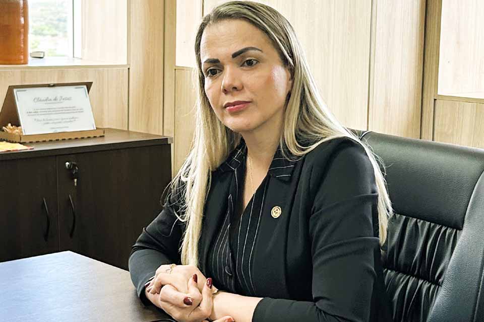 <div style="
                font-size: 18px;
                font-weight: bold;
                color: #0073aa;
                margin-bottom: 5px;
                text-transform: uppercase;
            ">INFORMAÇÕES</div>Deputada solicita esclarecimentos sobre comissão voltada à melhoria dos servidores da Emater