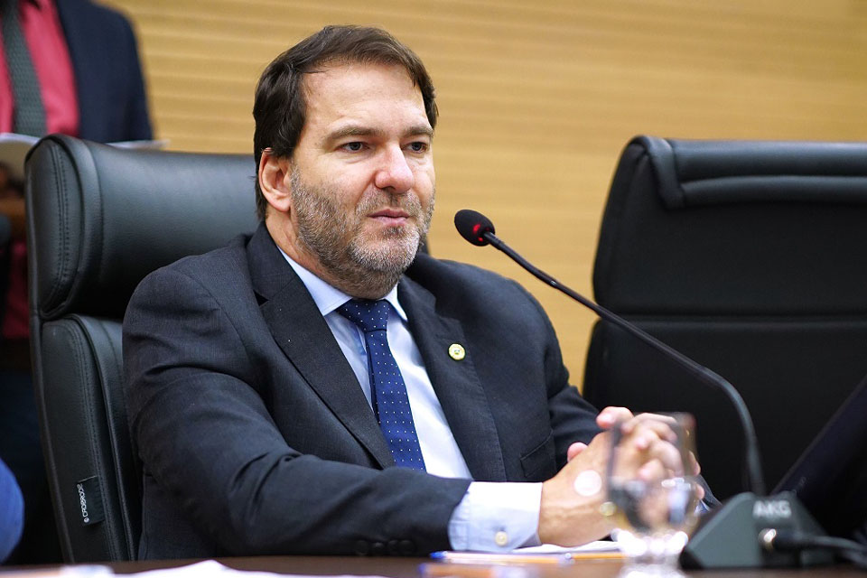 <div style="
                font-size: 18px;
                font-weight: bold;
                color: #0073aa;
                margin-bottom: 5px;
                text-transform: uppercase;
            ">INFRAESTRUTURA</div>Deputado propõe pavimentação de trecho na Linha 06 em São Francisco do Guaporé