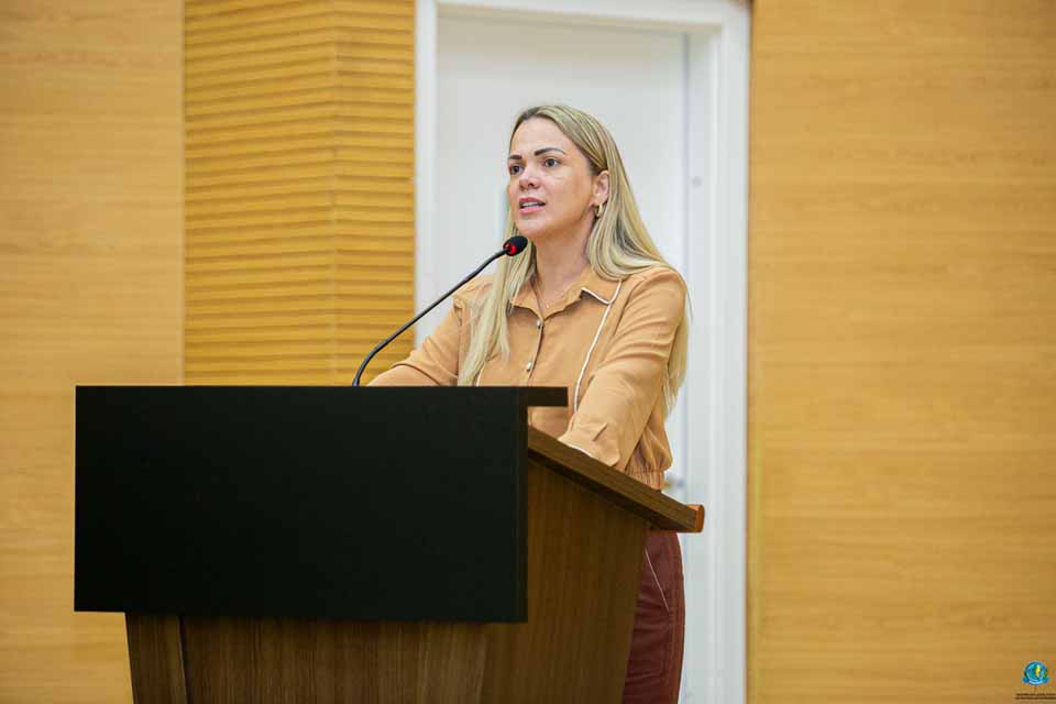<div style="
                font-size: 18px;
                font-weight: bold;
                color: #0073aa;
                margin-bottom: 5px;
                text-transform: uppercase;
            ">SAÚDE PÚBLICA</div>Deputada sugere mapeamento para regulamentar a atuação dos farmacêuticos em Rondônia
