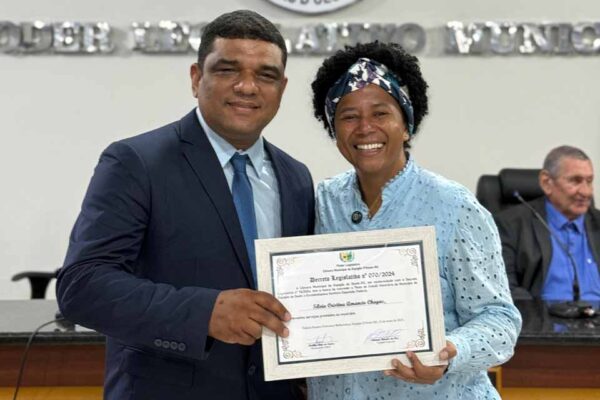 Sílvia Cristina recebe título de cidadã honorária em Espigão do Oeste durante agenda com vereadores e lideranças