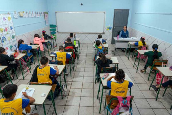 Prefeitura de Porto Velho oficializa pagamento do piso nacional do magistério a professores da rede municipal