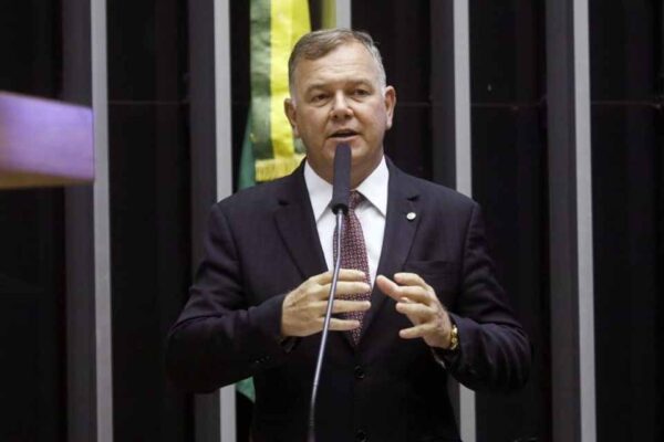 Lúcio Mosquini discute regularização fundiária com moradores da Linha 50 em Primavera de Rondônia