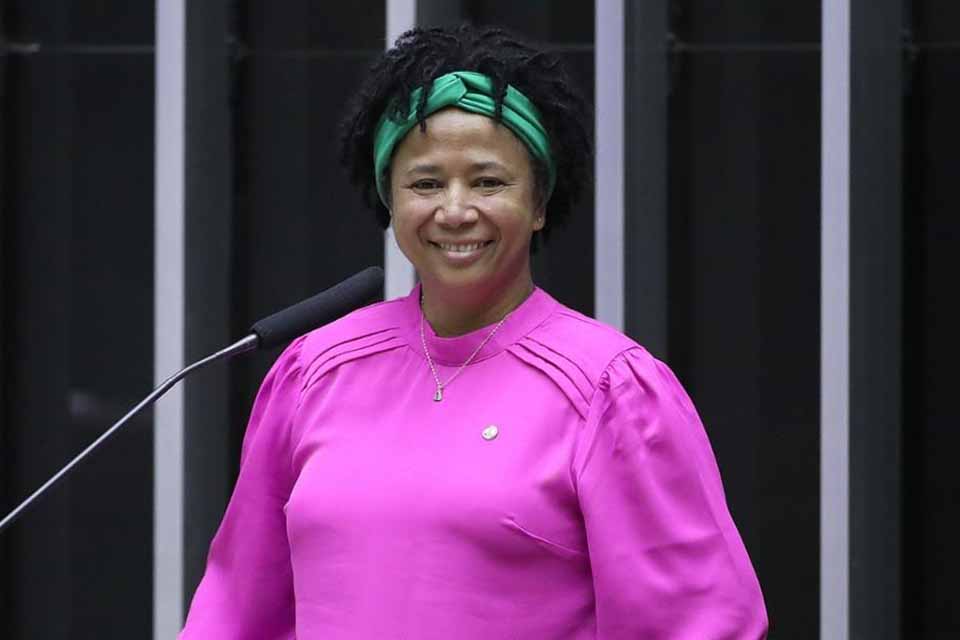 Deputada Sílvia Cristina entrega R$ 100 mil à Apae de Jaru e reforça compromisso com entidades sociais