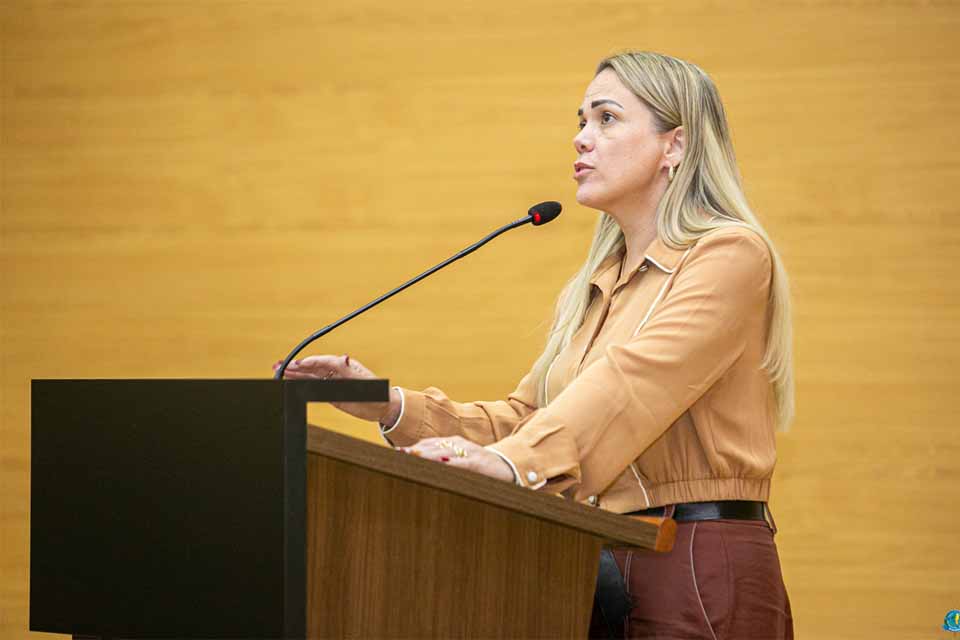 Cláudia de Jesus solicita ao DER a pavimentação de 40 km da RO-010 entre Mirante da Serra e Urupá