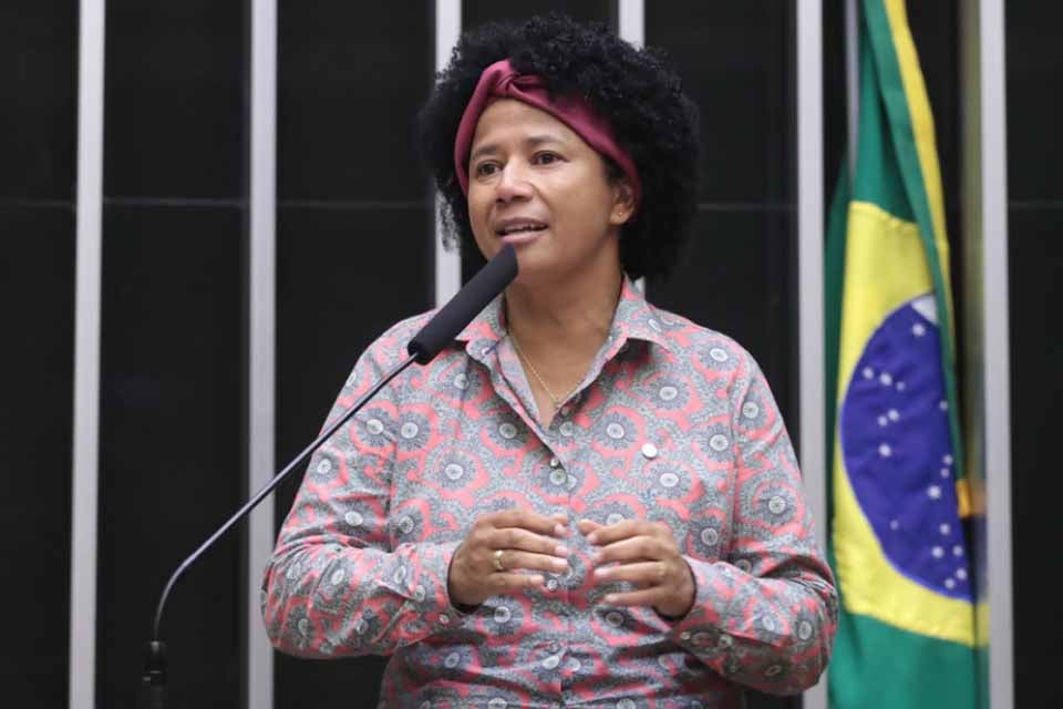 Sílvia Cristina inaugura Salão de Eventos Associativos em Rio Crespo
