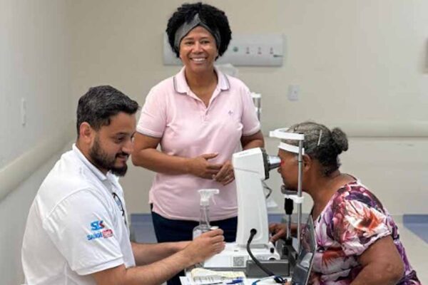 Sílvia Cristina comemora 1.600 cirurgias de catarata realizadas pelo projeto Olhar de Amor