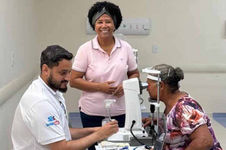 Sílvia Cristina comemora 1.600 cirurgias de catarata realizadas pelo projeto Olhar de Amor