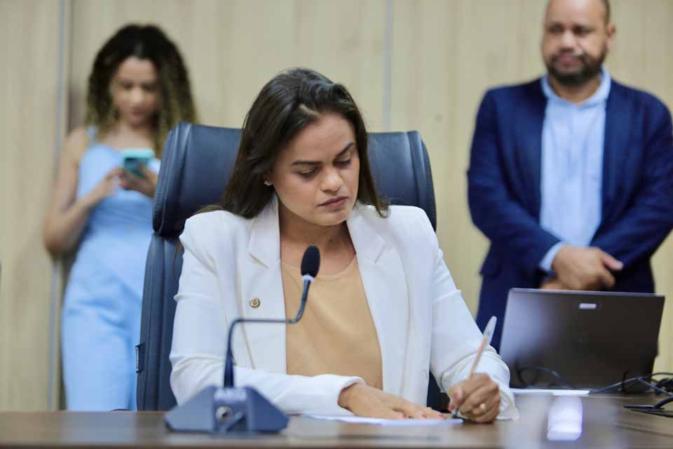 Deputada apresenta projeto para unificar contatos de unidades de saúde no site da Sesau