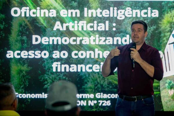 Escola do Legislativo promove oficina sobre finanças e inteligência artificial em feira de Vilhena