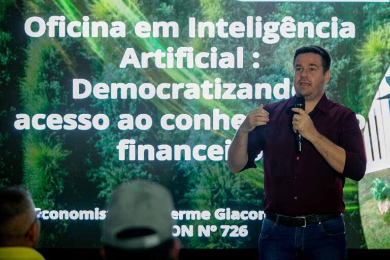 Escola do Legislativo promove oficina sobre finanças e inteligência artificial em feira de Vilhena
