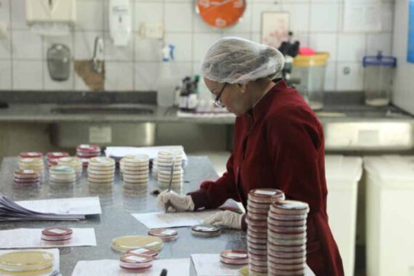 Tecnologia de ponta no Lacen aprimora monitoramento de pacientes com HIV em Rondônia
