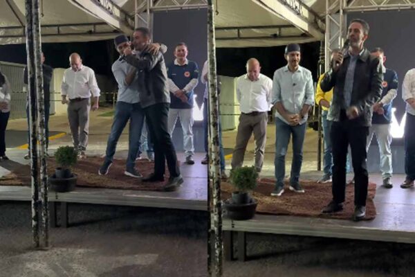 Léo Moraes menciona Fernando Máximo em inauguração de UBS e afirma: “Ano que vem reserva grandes notícias”