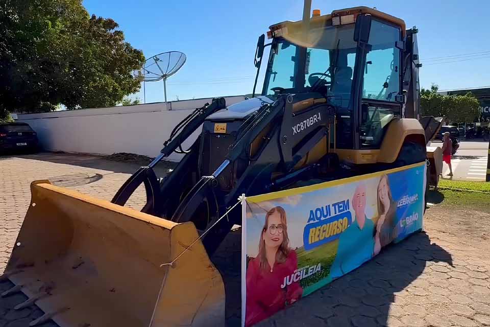 Retroescavadeira é entregue à Prefeitura de Ministro Andreazza com intermediação parlamentar