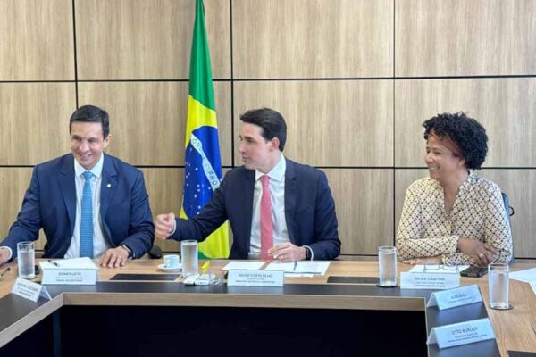 Sílvia Cristina volta a solicitar ampliação de voos e queda no valor das passagens em Rondônia