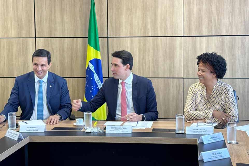 Sílvia Cristina volta a solicitar ampliação de voos e queda no valor das passagens em Rondônia
