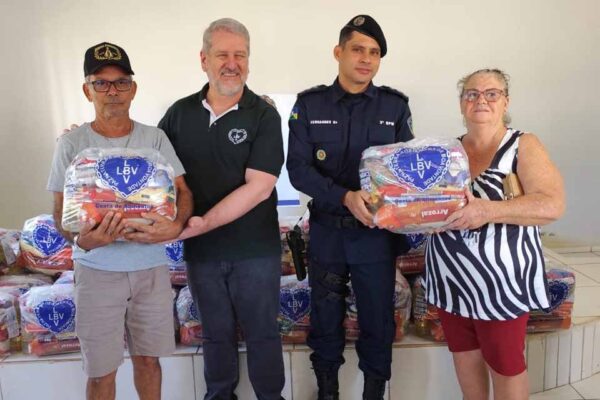 PM e LBV distribuem 90 cestas básicas a famílias cadastradas em Vilhena