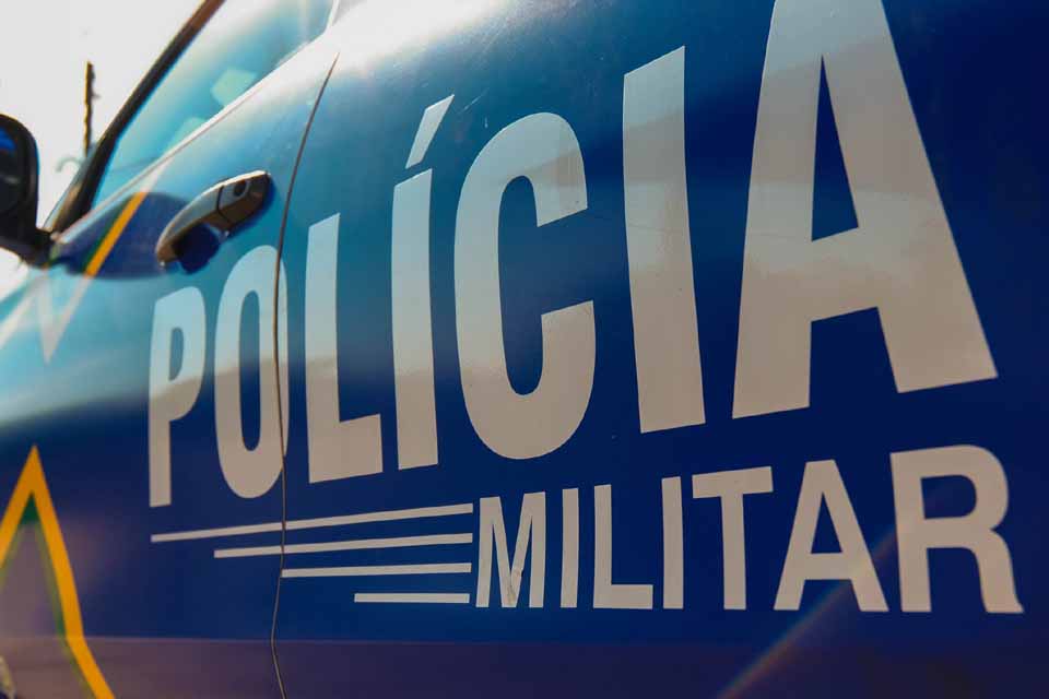 Homem é detido por tráfico de drogas durante patrulhamento no bairro Embratel